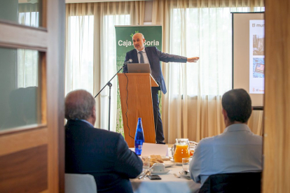 Desayuno organizado por Caja Rural de Soria con el sector agroalimentario provincial. - MARIO TEJEDOR (15)