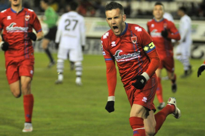 Julio Álvarez fue el protagonista del choque ante el Mallorca al marca los dos goles rojillos.-Diego Mayor