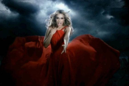 Fotograma de Edurne en el videoclip oficial de 'Amanecer' para el concurso de Eurovisión 2015 en Viena.-