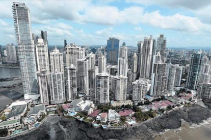 Vista del 'skyline' de la ciudad de Panamá, un paraíso fiscal.-AFP