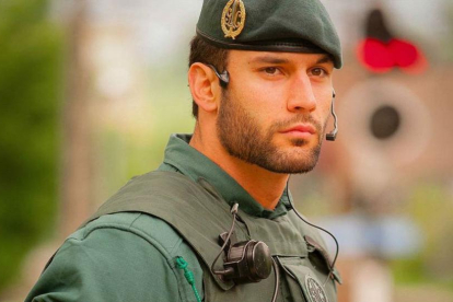 El guardia civil reclamo de las redes sociales que ha despertado la admiración de los internautas.-/ TWITTER / GUARDIA CIVIL