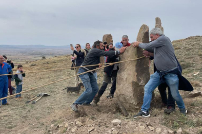 Levantamiento del dólmen en Carrascosa (4)