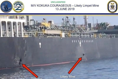 Daños en el buque japonés Kokuka Courageous ocasionados por minas lapa, según EEUU, en el Golfo de Omán.-EFE/ US CENTRAL COMMAND