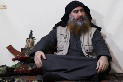 El líder de Estado Islámico, Abú Bakr al Baghdadi, ha reaparecido este lunes en un vídeo publicado por el grupo terrorista en el que hace referencia a la reciente batalla en la ciudad siria de Baghuz, confirmando así que seguiría con vida.-ESTADO ISLÁMICO