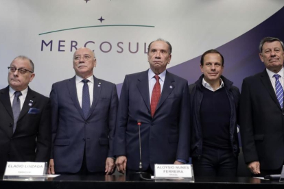 Los ministros de Exteriores de Mercosur en la reunión que han mantenido en Sao Paulo-AP / ANDRE PENNER