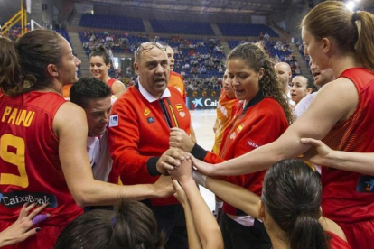 El técnico Lucas Mondelo, en un tiempo muerto con la selección-EFE