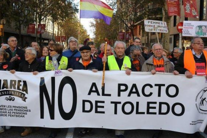 Manifestación de pensionistas, este sábado, en Barcelona.-ELISENDA PONS