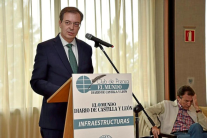 Germán Barrios, en un momento de su intervención durante la clausura del Foro sobre infraestructuras.-V. GUISANDE.