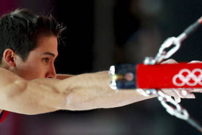 Sergio Muñoz durante la prueba de barra fija en los Juegos Olímpicos de Londres. / EL MUNDO-