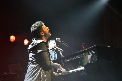 El cantante y pianista malagueño Pablo López durante una actuación.-RUBÉN IRÚN