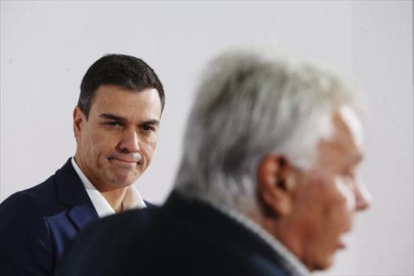 Pedro Sánchez y Felipe González, durante un acto electoral que protagonizaron en la campaña del 2015.-AGUSTÍN CATALÁN