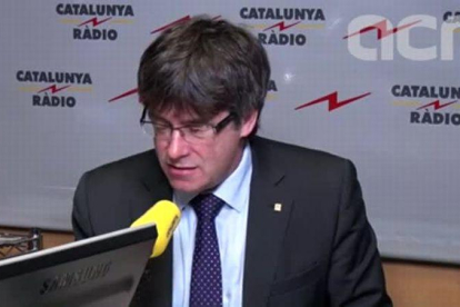 Puigdemont, durante la entrevista en Catalunya Ràdio, este lunes.-