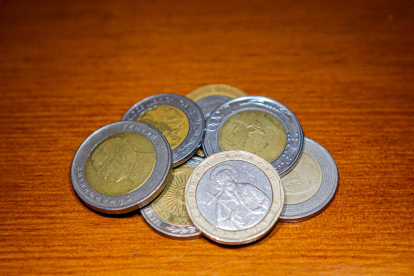 Monedas que puedes confundir con euros. MARIO TEJEDOR