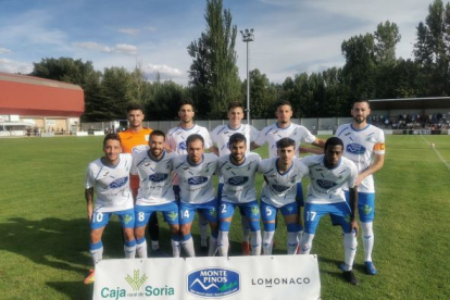 El Almazán cuenta con hasta nueve jugadores nacidos en la localidad y a partir del sábado buscará el ascenso a Segunda RFEF. MARIO TEJEDOR