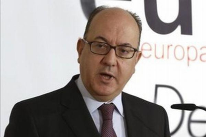 El presidente de la Asociación Española de Banca (AEB), José María Roldán, durante un encuentro informativo reciente en un hotel de Madrid.-EFE / PACO CAMPOS