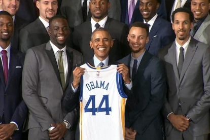 Barack Obama recibe en la Casa Blanca a los Golden State Warriors como campeones de la NBA del 2015.-EL PERIÓDICO