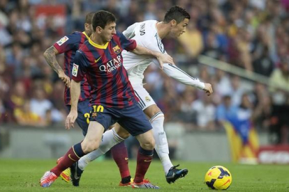 Leo Messi y Cristiano Ronaldo, durante un Barça-Madrid.-JORDI COTRINA
