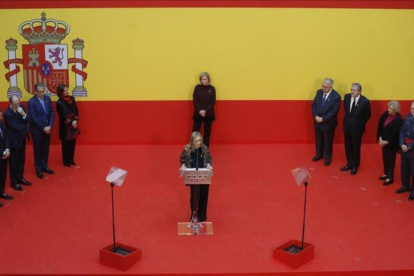 La presidenta de la Comunidad de Madrid, Cristina Cifuentes, durante su intervención en la recepción anual con motivo de la celebración del Día de la Constitución.-/ EFE / JUAN CARLOS HIDALGO