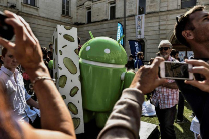 Actos de presentación del sistema Android 7 de Google, este miércoles en Montelimar (Francia).-JEFF PACHOUD / AFP