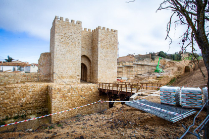 Obras de puesta en valor de la muralla de Almazán. MARIO TEJEDOR (11)