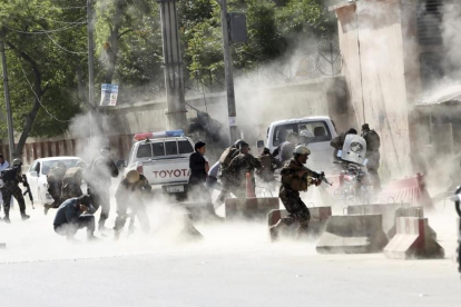 Imagen de archivo de un atentado en Kabul.-/ AP / MASSOUD HOSSAINI