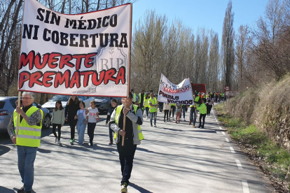 Manifestación en Muriel de la Fuente en Soria por la cobertura del teléfono.- JULIÁN DEL PRADO