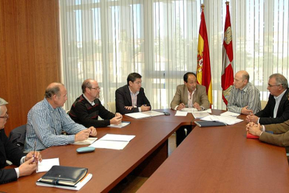 Reunión de coordinación presidida ayer por el delegado territorial, Manuel López Represa.-JUNTA