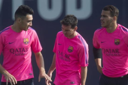 Munir, Messi y Sandro, durante un entrenamiento del Barça.-JORDI COTRINA