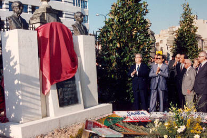 Acto de inauguración del monumento a los autores de las sanjuaneras. / ASOCIACIÓN DE JURADOS DE CUADRILLA-