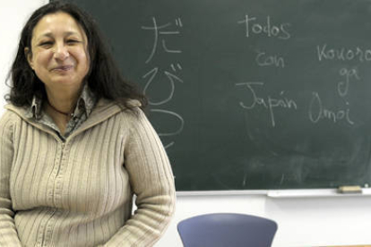 Lourdes Terrón en el Campus de Soria, con un mensaje de solidaridad al pueblo japonés. «Todos con Japón». / Ú. SIERRA-