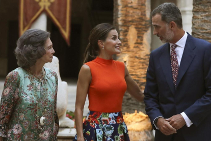 La reina Sofía y los reyes Felipe y Letizia, en Palma-BALLESTEROS (EFE)