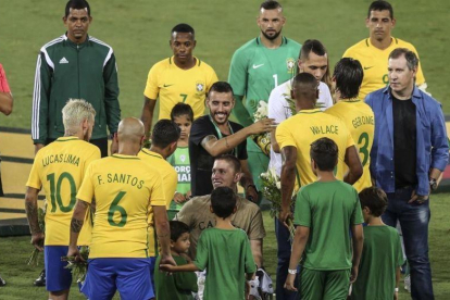 Brasil salió victorioso del partido homenaje al Cahpecoense.-EFE / ANTONIO LACERDA