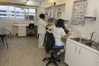 Laboratorio del complejo hospitalario de Soria. / ÁLVARO MARTÍNEZ-