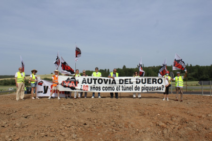 Protesta de Soria Ya en la apertura del tramo del Temeroso. HDS