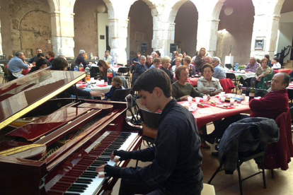 El aplaudido pianista Enrique Villamiel durante su concierto de ayer. / MEDINACELI DEARTE-