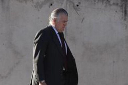 Luis Bárcenas, extesorero del PP, al llegar ayer a la Audiencia Nacional.-FEFE / J. J. GUILLÉN