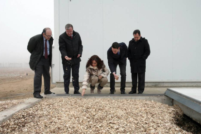 El consejero de Fomento y Medio Ambiente, Antonio Silván, y la consejera de Agricultura y Ganadería, Silvia Clemente, visitan la nueva red de calefacción centralizada con biomasa en las instalaciones del Instituto Tecnológico Agrario de Castilla y León (I-Ical