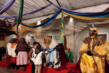 Cabalgata de Reyes Magos en San Esteban de Gormaz. ANA HERNANDO (22)