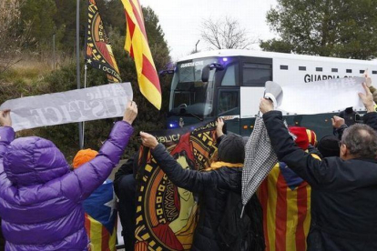 Los 9 políticos catalanes presos ya viajan hacia Madrid.-ALBERT BERTRAN