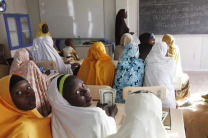 Un grupo de niñas desplazadas después de que Boko Haram atacara su pueblo asisten a una escuela en la ciudad de Maiduguri, Nigeria.-/ AP / SUNDAY ALAMBA