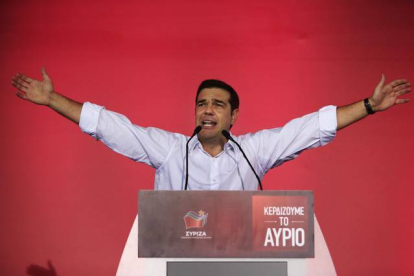 El exprimer ministro griego y líder de Syriza, Alexis Tsipras, en su mitin de cierre de campaña, este viernes.-AP / LEFTERIS PITARAKIS