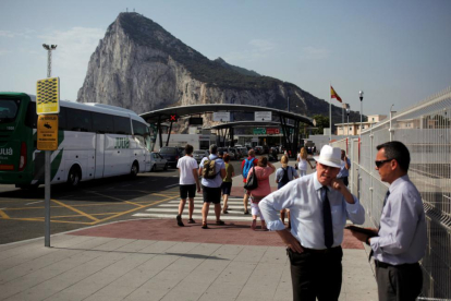 La entrada a Gibraltar, esta mañana.-JON NAZCA / REUTERS