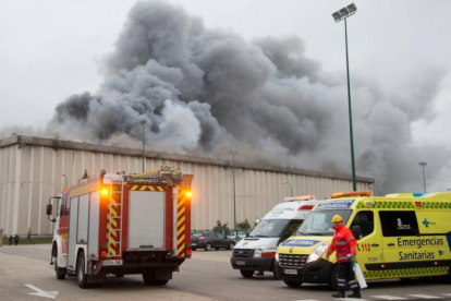 Incendio en la fábrica de Campofrio en Burgos-Ricardo Ordóñez / ICAL