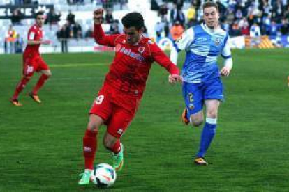 No hay dos sin tres. Tras el cero a cero de Jaén y el de Las Palmas, llegó el de Sabadell. Cuarta oportunidad en los últimos cinco encuentros donde el partido del Numancia acaba sin goles, y con un guión ya visto en muchas oportunidades durante la presente temporada. Equilibrio en la zona ancha, predominio de las defensas sobre los ataques y esterilidad absoluta en las ofensivas. El equipo castellano sigue sumando, pero de uno en uno, ya que si Biel Ribas y su defensa trabajan bien los encuentros, los delanteros no acaban de encontrar ese balón que permita al Numancia dar un salto cualitativo y cuantitativo en la tabla.