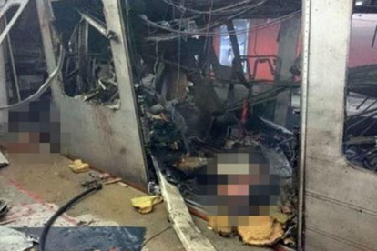 Imágenes del diario 'Le Soir' del interior del metro tras el atentado de Bruselas.-LE SOIR