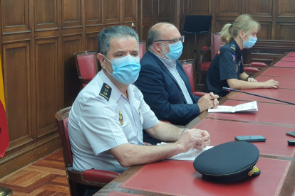 Honorio Pérez, Miguel Latorre y Helena Mora presentan los resultados de la operación. HDS