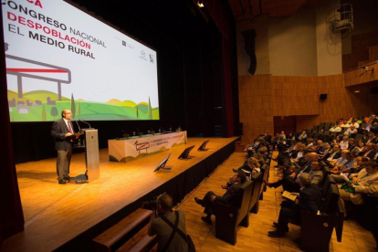 El Congreso de Huesca reunió en su primera sesión acasi medio millar de personas.-D. S.