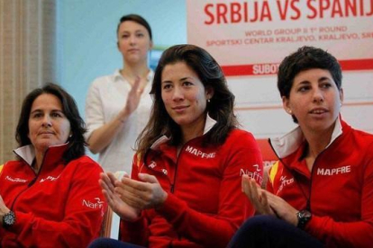 Conchita Martínez, Garbiñe Muguruza y Carla Suárez, en la rueda de prensa del equipo español en Kraljevo.-FEDCUP / SRDJAN STEVANOVIC