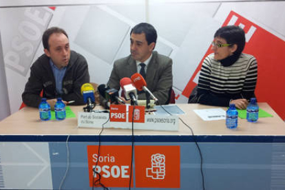 Miguel Ángel Ortíz, Javier Muñoz y Pilar Delgado. / PSOE-