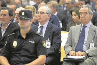 Los expresidentes de Caja Madrid Miguel Blesa y Rodrigo Rato en el banquillo de los acusados.-EFE